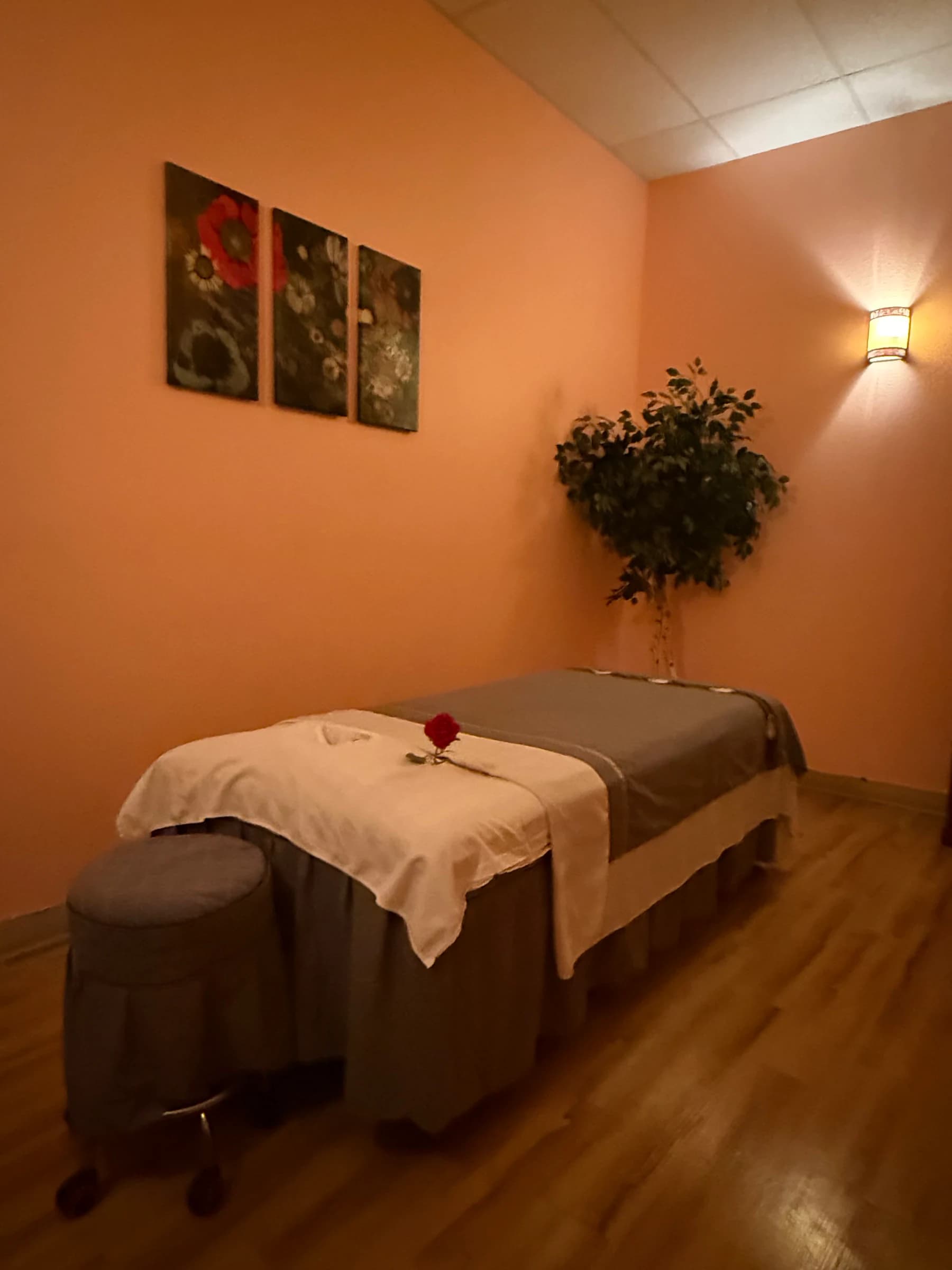 Peaceful Massage Room Setup With Decor