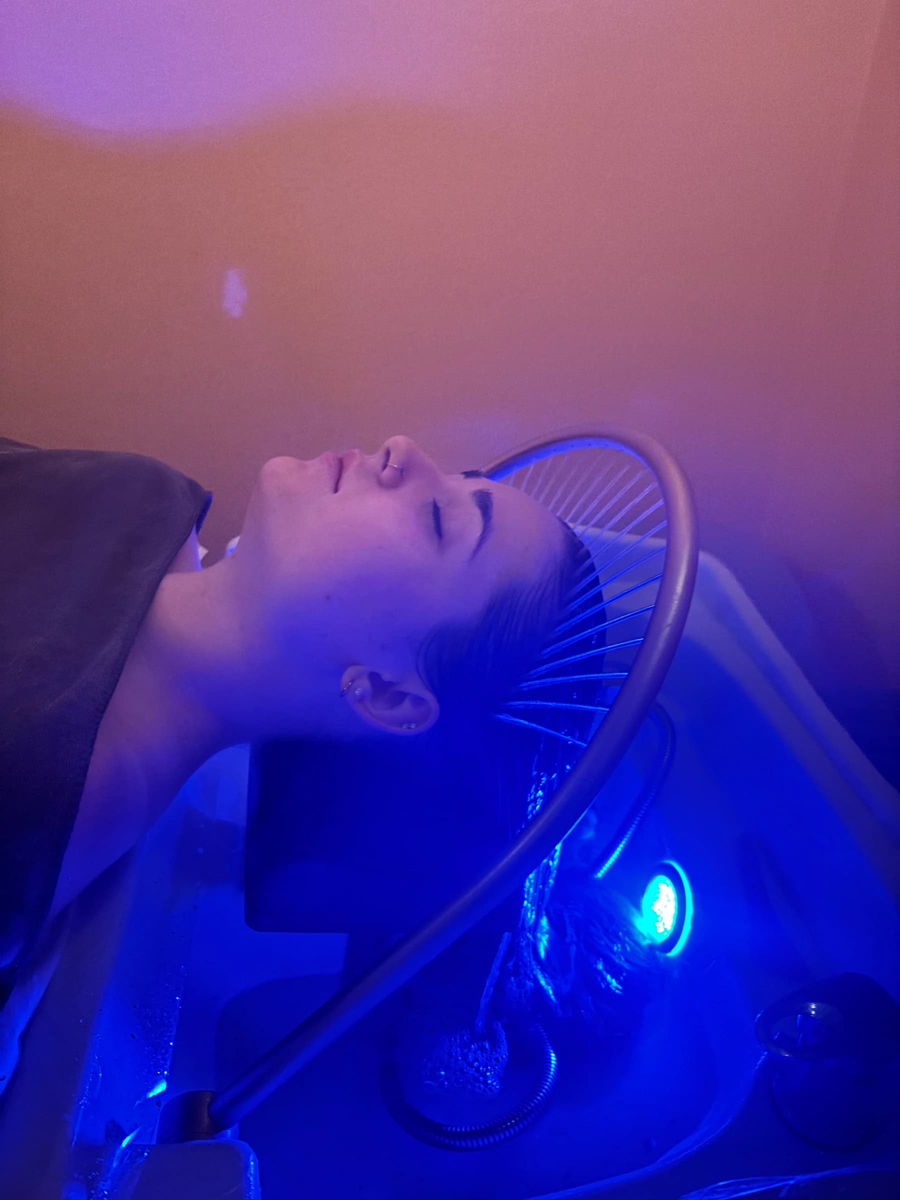 Relaxing Waterfall Scalp Massage Blue Glow