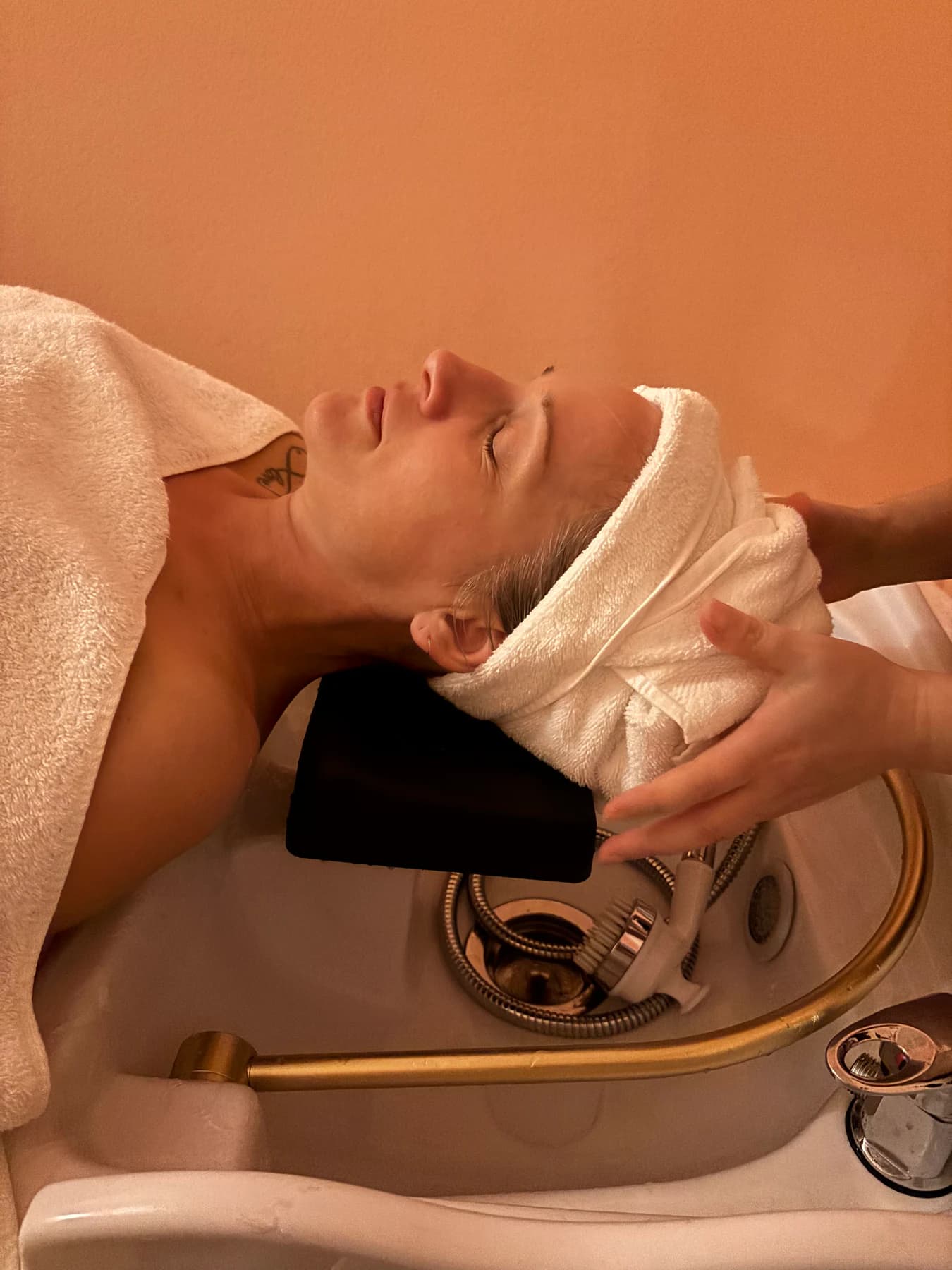 Scalp massage and scalp therapy LED lighting station Zen spa editorial photo 6